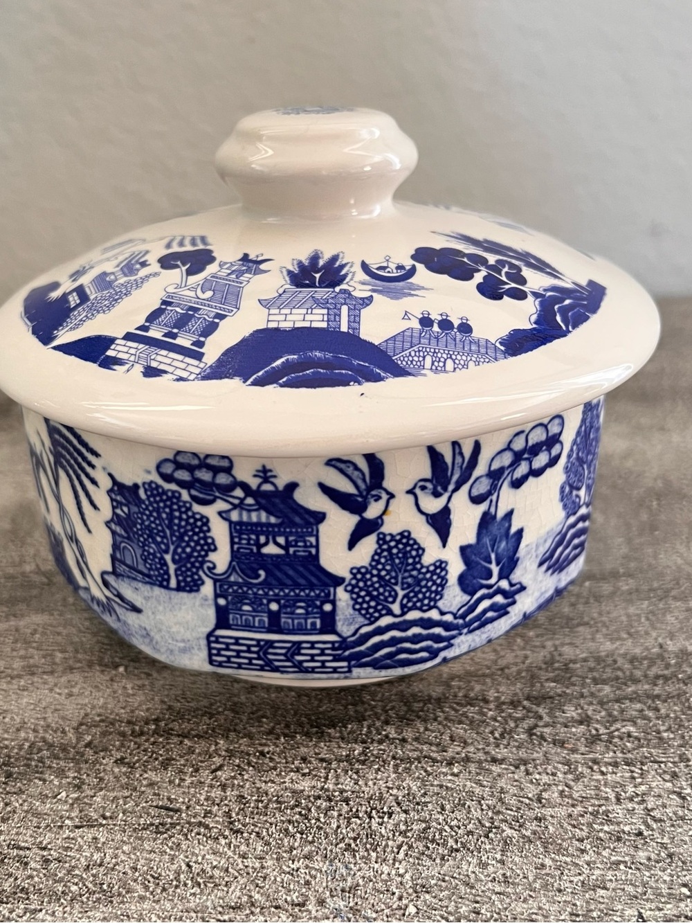 Vintage Blue Willow Japan patterned lidded ceramic Trinket Candy Dish Medium